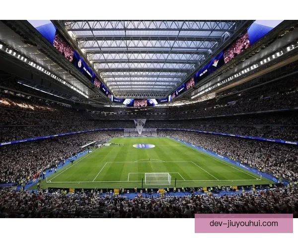 皇马伯纳乌球场新型可伸缩草坪技术完成成功测试